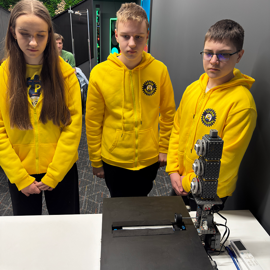 Автономный светофор с генерацией энергии от движения транспортных средств - школьный проект с большим будущим. Автономный светофор с генерацией энергии от движения транспортных средств - школьный проект с большим будущим.