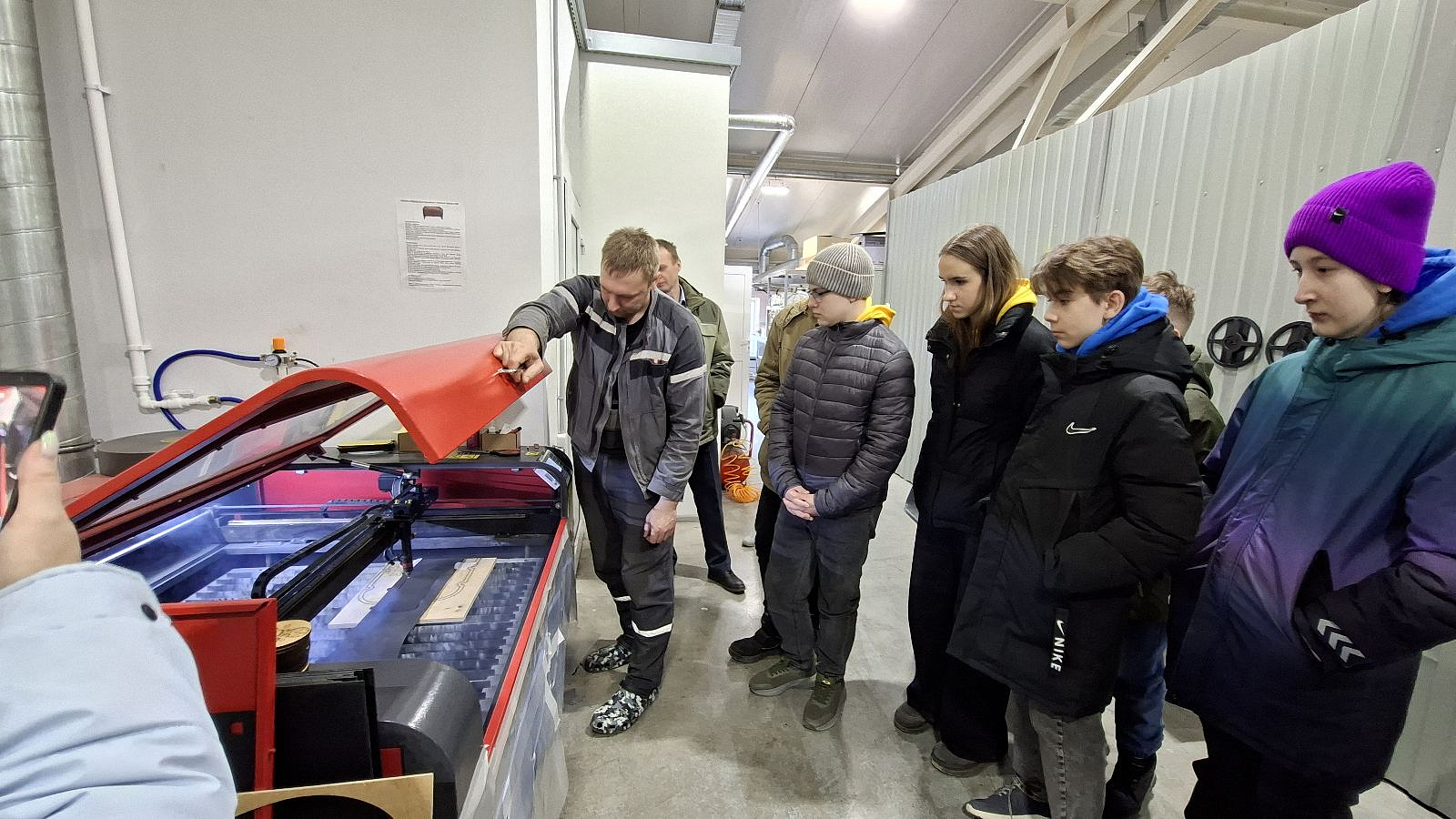 Автономный светофор с генерацией энергии от движения транспортных средств - школьный проект с большим будущим. Автономный светофор с генерацией энергии от движения транспортных средств - школьный проект с большим будущим.